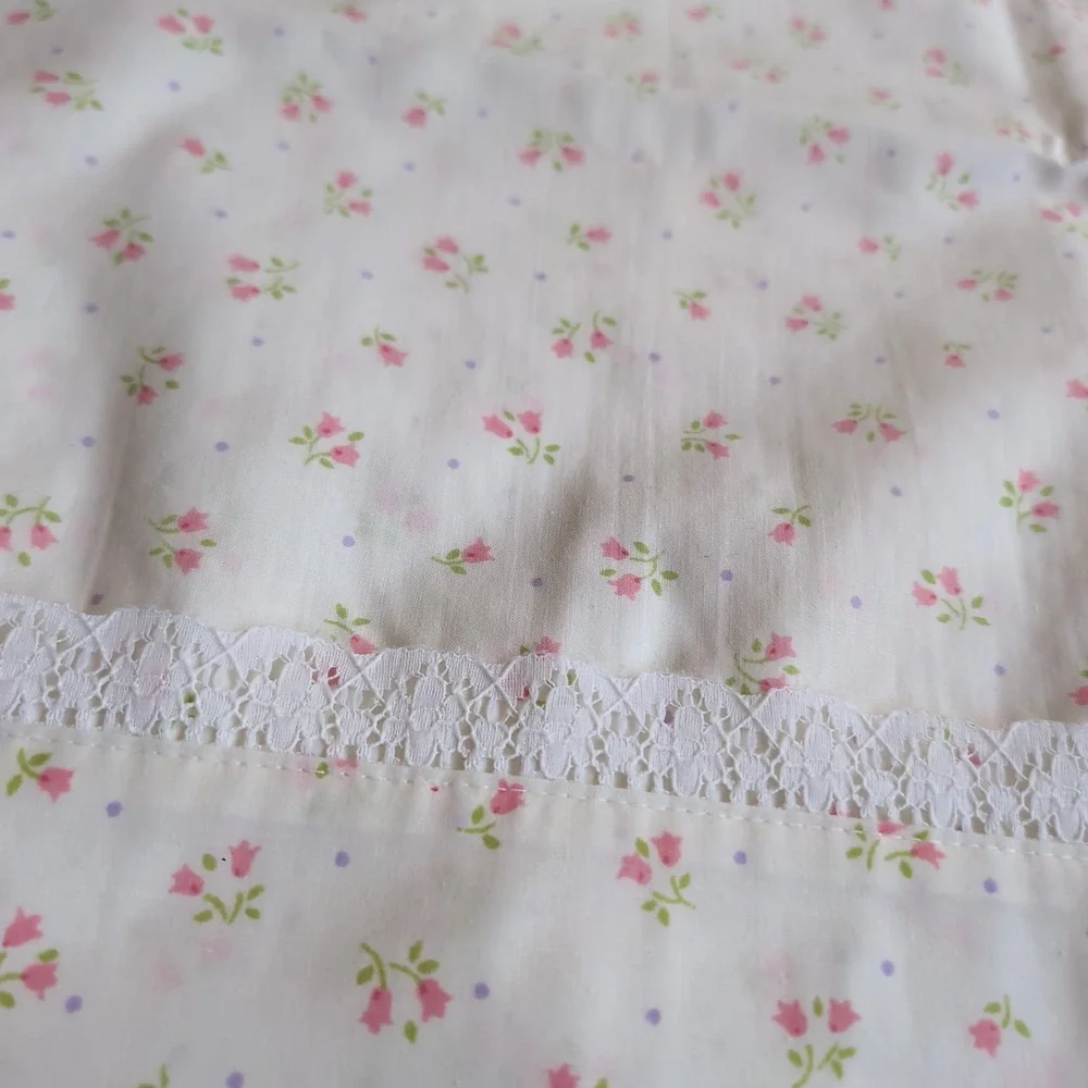 2 Vtg Wamsutta Supercale Plus King Pillowcases Floral Lace Trim Tulip Cottage